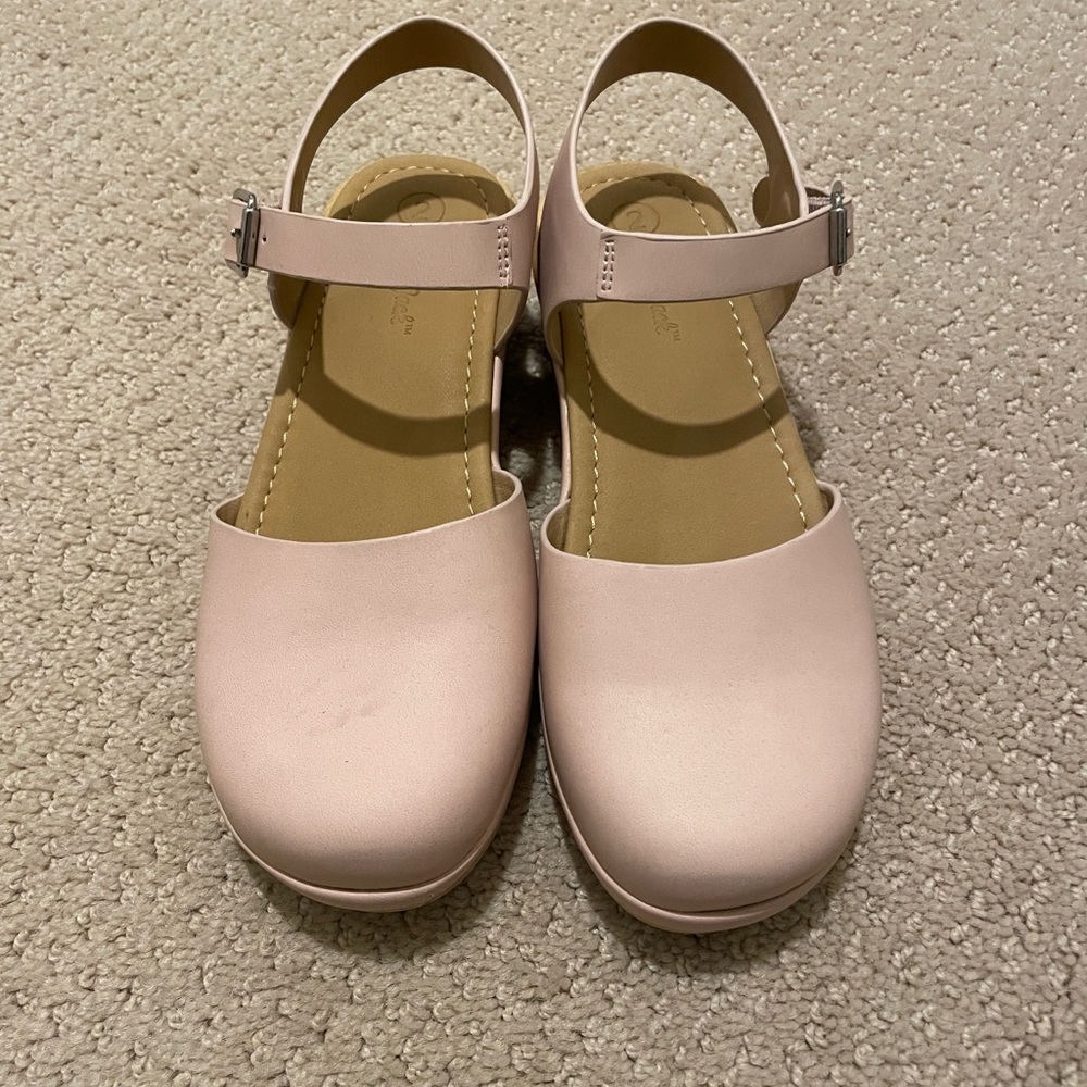 Lightly worn Cat & Jack sandals